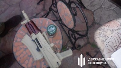 Зберігав автомат, гранати та амфетамін: працівнику СБУ на Харківщині повідомили про підозру Зберігав автомат, гранати та амфетамін: працівнику СБУ на Харківщині повідомили про підозру