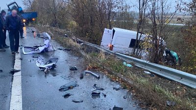 На Харківщині зіткнулися мікроавтобус та вантажівка: є загиблі та травмовані На Харківщині зіткнулися мікроавтобус та вантажівка: є загиблі та травмовані