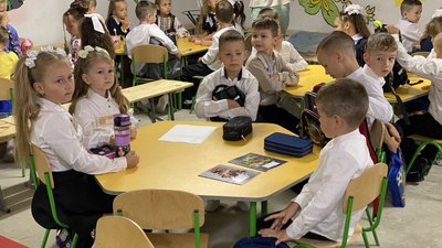 У школах Полтавщини розпочали навчальний рік: як навчатимуться 142 тисячі учнів У школах Полтавщини розпочали навчальний рік: як навчатимуться 142 тисячі учнів