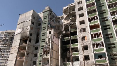 Як живуть люди в будинку на Чорновола, який зазнав авіаудару Як живуть люди в будинку на Чорновола, який зазнав авіаудару