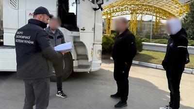 Волинського підприємця судитимуть за контрабанду лісу