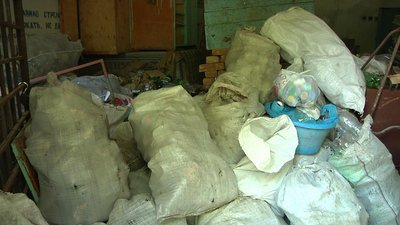 На Одещині учні сортують сміття, а отримані кошти витрачають на потреби школи На Одещині учні сортують сміття, а отримані кошти витрачають на потреби школи