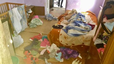 У Херсоні поліцейські склали адмінпротоколи на жінку, яка покинула 3-ох дітей на бабусю У Херсоні поліцейські склали адмінпротоколи на жінку, яка покинула 3-ох дітей на бабусю
