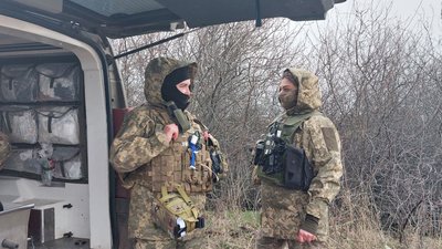 Евакуація поранених та лікування бійців. Як бойові медикині з Сум несуть службу у батальйоні ТРО