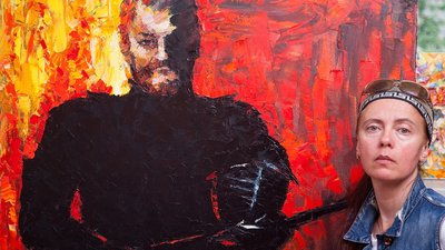 Ірина Лупащенко поруч з картиною«Раб Свободи»