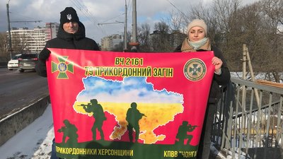 "Поверніть наших рідних з полону": у Франківську утворили ланцюг єдності на підтримку військовополонених "Поверніть наших рідних з полону": у Франківську утворили ланцюг єдності на підтримку військовополонених
