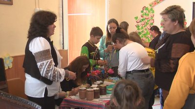 У школі на Вінниччині організували благодійний ярмарок "Діти проти війни" для допомоги ЗСУ У школі на Вінниччині організували благодійний ярмарок "Діти проти війни" для допомоги ЗСУ