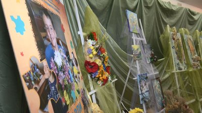 "Пазли життя": 14-річний черкаський художник представив виставку своїх робіт "Пазли життя": 14-річний черкаський художник представив виставку своїх робіт