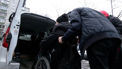 Чернігівець з інвалідністю вперше за три місяці вийшов на вулицю: чому він не полишав квартиру Чернігівець з інвалідністю вперше за три місяці вийшов на вулицю: чому він не полишав квартиру