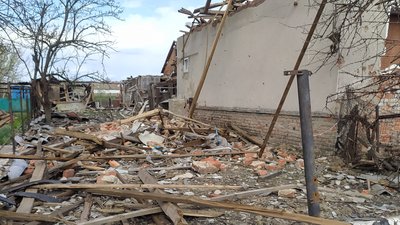 Зерносховище та приватні домогосподарства розбомбили російські війська у Кириківці, що на Охтирщині Зерносховище та приватні домогосподарства розбомбили російські війська у Кириківці, що на Охтирщині