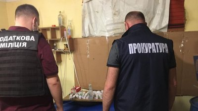 На Львівщині викрили цех із виготовлення фальсифікованої горілки