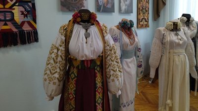 У Миколаєві відбувся освітньо-етнографічний фестиваль: представили 30 вишиванок з усіх громад