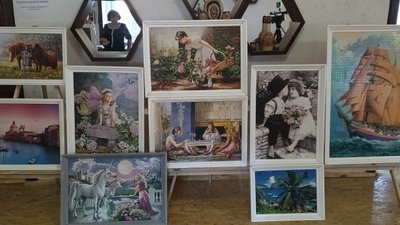 Школярка з Волині продає картини з пазлів, виручені гроші передає ЗСУ