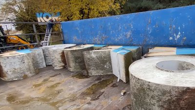 Демонтували знак "Комсомольськ" у Горішніх Плавнях Демонтували знак "Комсомольськ" у Горішніх Плавнях