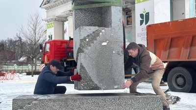 В Ірпені встановили скульптуру японського митця В Ірпені встановили скульптуру японського митця