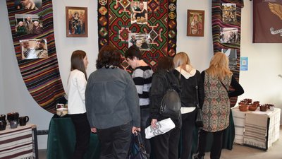 У Вінниці незрячий ветеран виготовляє та продає керамічні роботи, щоб втілити мрію У Вінниці незрячий ветеран виготовляє та продає керамічні роботи, щоб втілити мрію