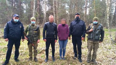Подружжя сталкерів з Рівненщини затримали прикордонники, коли ті намагались проникнути на ЧАЕС Подружжя сталкерів з Рівненщини затримали прикордонники, коли ті намагались проникнути на ЧАЕС