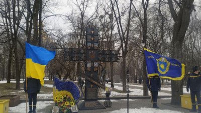 У Черкасах вшанували пам'ять українських добровольців У Черкасах вшанували пам'ять українських добровольців