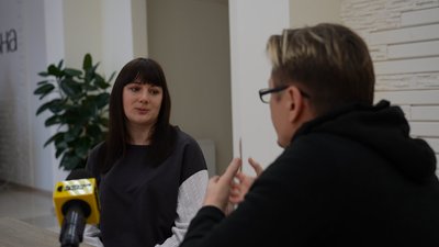 “Треба донатити, ніхто нам цю перемогу не подарує”: як переселенка із Сєверодонецька адаптувалась у Сумах “Треба донатити, ніхто нам цю перемогу не подарує”: як переселенка із Сєверодонецька адаптувалась у Сумах