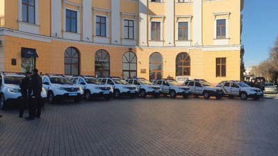 Правоохоронці Одеської області отримали 17 нових автомобілів та гвинтівки