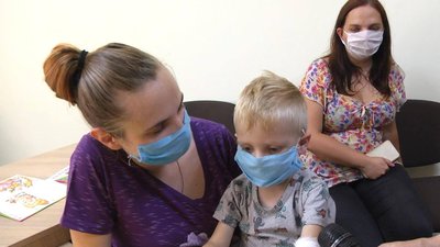 В палаті постійно перебувати для дитини морально важко, - каже мама пацієнта. Фото: Суспільне Поділля В палаті постійно перебувати для дитини морально важко, - каже мама пацієнта. Фото: Суспільне Поділля