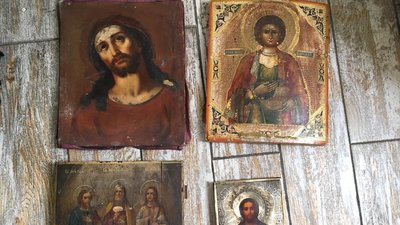 Чоловіків підозрюють у зволодінні кількома старовинними іконами, комп’ютерною технікою та грошима. Фото: ГУ НП у Одеській області