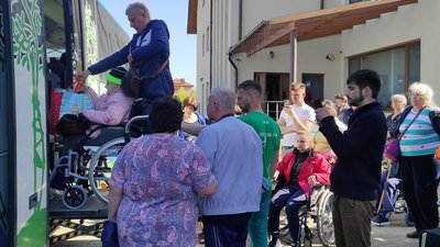 Волинські волонтери від початку бойових дій евакуювали майже тисячу людей з інвалідністю Волинські волонтери від початку бойових дій евакуювали майже тисячу людей з інвалідністю