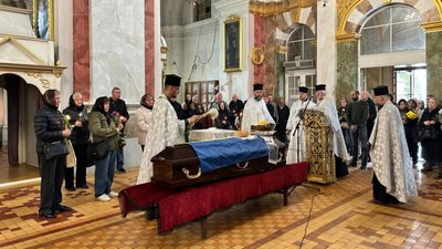 У Луцьку попрощалися з 44-річним військовослужбовцем Андрієм Васюрою У Луцьку попрощалися з 44-річним військовослужбовцем Андрієм Васюрою