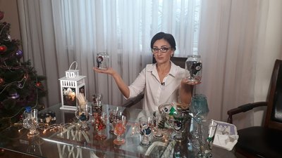"Сама себе навчила". Історія одеситки, яка створює новорічний посуд "Сама себе навчила". Історія одеситки, яка створює новорічний посуд