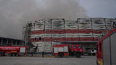 На Київщині загасили масштабну пожежу на складах