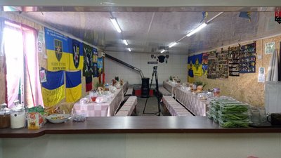 На Дніпропетровщині відкрили їдальню "Шлях захисників", де безоплатно годують військових, волонтерів та медиків На Дніпропетровщині відкрили їдальню "Шлях захисників", де безоплатно годують військових, волонтерів та медиків