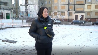 Матеріальна допомога, ремонти та сеанси у психолога. Як живуть люди через місяць після ракетного удару по Дніпру Матеріальна допомога, ремонти та сеанси у психолога. Як живуть люди через місяць після ракетного удару по Дніпру