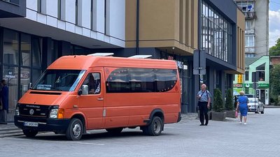 "Військовий сперся на милицю і чекав на автобус": ситуація на автостанції Тернопільщини "Військовий сперся на милицю і чекав на автобус": ситуація на автостанції Тернопільщини
