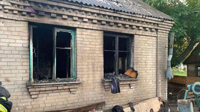 На Житомирщині під час ліквідації пожежі в оселі виявили тіло 13-річного хлопчика На Житомирщині під час ліквідації пожежі в оселі виявили тіло 13-річного хлопчика