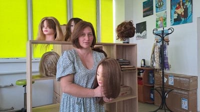У кропивницькому відкрили студію з виготовлення перук для людей з облисінням