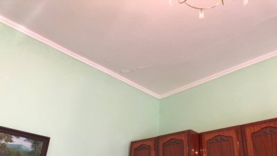 Стіни трьох квартир тріснули через будівництво в сусідньому дворі на площі Петефі в Ужгороді Стіни трьох квартир тріснули через будівництво в сусідньому дворі на площі Петефі в Ужгороді