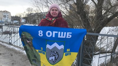 "Поверніть наших рідних з полону": у Франківську утворили ланцюг єдності на підтримку військовополонених "Поверніть наших рідних з полону": у Франківську утворили ланцюг єдності на підтримку військовополонених