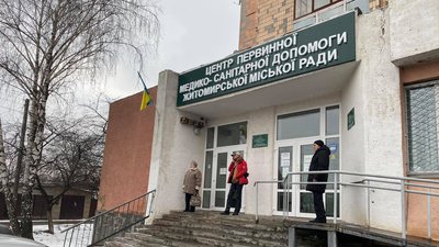 Теплий одяг та гарячі напої: у Житомирі лікарі розповіли, як вберегтися під час морозів Теплий одяг та гарячі напої: у Житомирі лікарі розповіли, як вберегтися під час морозів