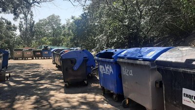 Смітник замість музею: майданчик для відходів встановили біля входів до Одеських катакомб Смітник замість музею: майданчик для відходів встановили біля входів до Одеських катакомб