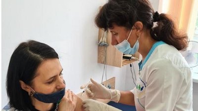 Упродовж вихідних на Львівщині вакцинувалися більше 3 тисяч людей