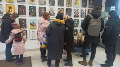 "Мистецтво під час війни": у Вінниці відкрили благодійну виставку на підтримку ЗСУ "Мистецтво під час війни": у Вінниці відкрили благодійну виставку на підтримку ЗСУ