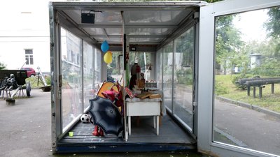 Сучасні й столітні: у Рівному на музейному подвір'ї експонують дитячі іграшки Сучасні й столітні: у Рівному на музейному подвір'ї експонують дитячі іграшки