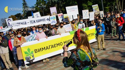 18 колон і п'ять вимог: у столиці відбувся "Марш за Київ". Фоторепортаж 18 колон і п'ять вимог: у столиці відбувся "Марш за Київ". Фоторепортаж