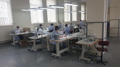 Захисні костюми для лікарів шиє підприємство у Кролевці