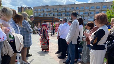 У Черкасах в сквері "Юність" святкували День вишиванки У Черкасах в сквері "Юність" святкували День вишиванки