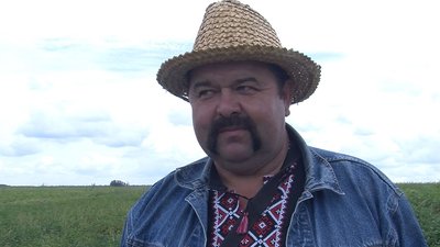"День поля" у селі поблизу Луцька: аграрії обмінювались досвідом з вирощування картоплі "День поля" у селі поблизу Луцька: аграрії обмінювались досвідом з вирощування картоплі