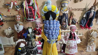Унікальна мапа України з ляльками-мотанками у Запоріжжі, Запорізька обласна бібліотека для юнацтва Унікальна мапа України з ляльками-мотанками у Запоріжжі, Запорізька обласна бібліотека для юнацтва
