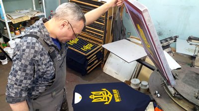 "Миколаїв — місто героїв": як місцеві підприємці та волонтери розробили патріотичний мерч