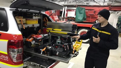 Черкаські рятувальники отримала дві спеціальні аварійно –рятувальні машини Черкаські рятувальники отримала дві спеціальні аварійно –рятувальні машини