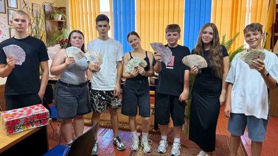старшокласники, гроші, донати